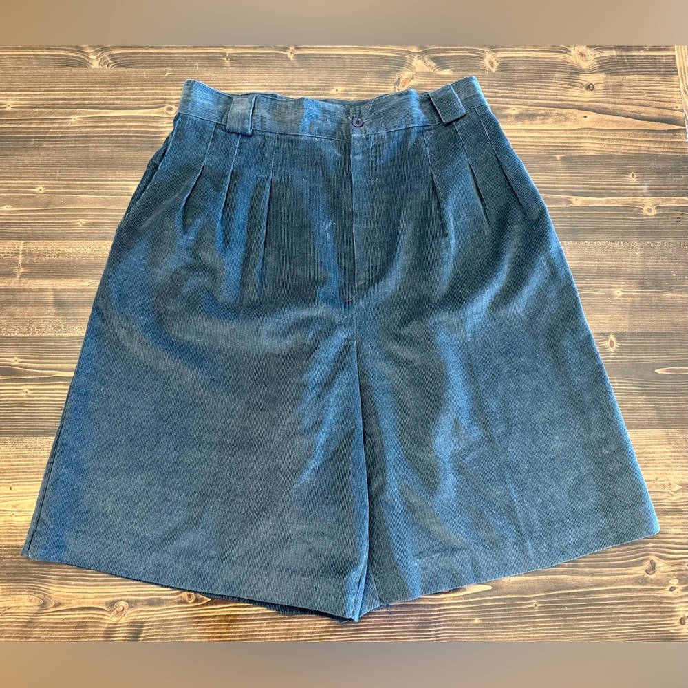 Vintage 80’s Women’s Gray‎ Pleated Corduroy Walking Shorts